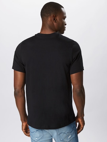Nike Sportswear Regular Fit T-Shirt 'Swoosh' in Schwarz