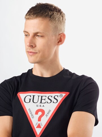 GUESS - Ajuste regular Camiseta en negro