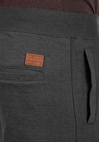 Effilé Pantalon 'Tilo' BLEND en gris
