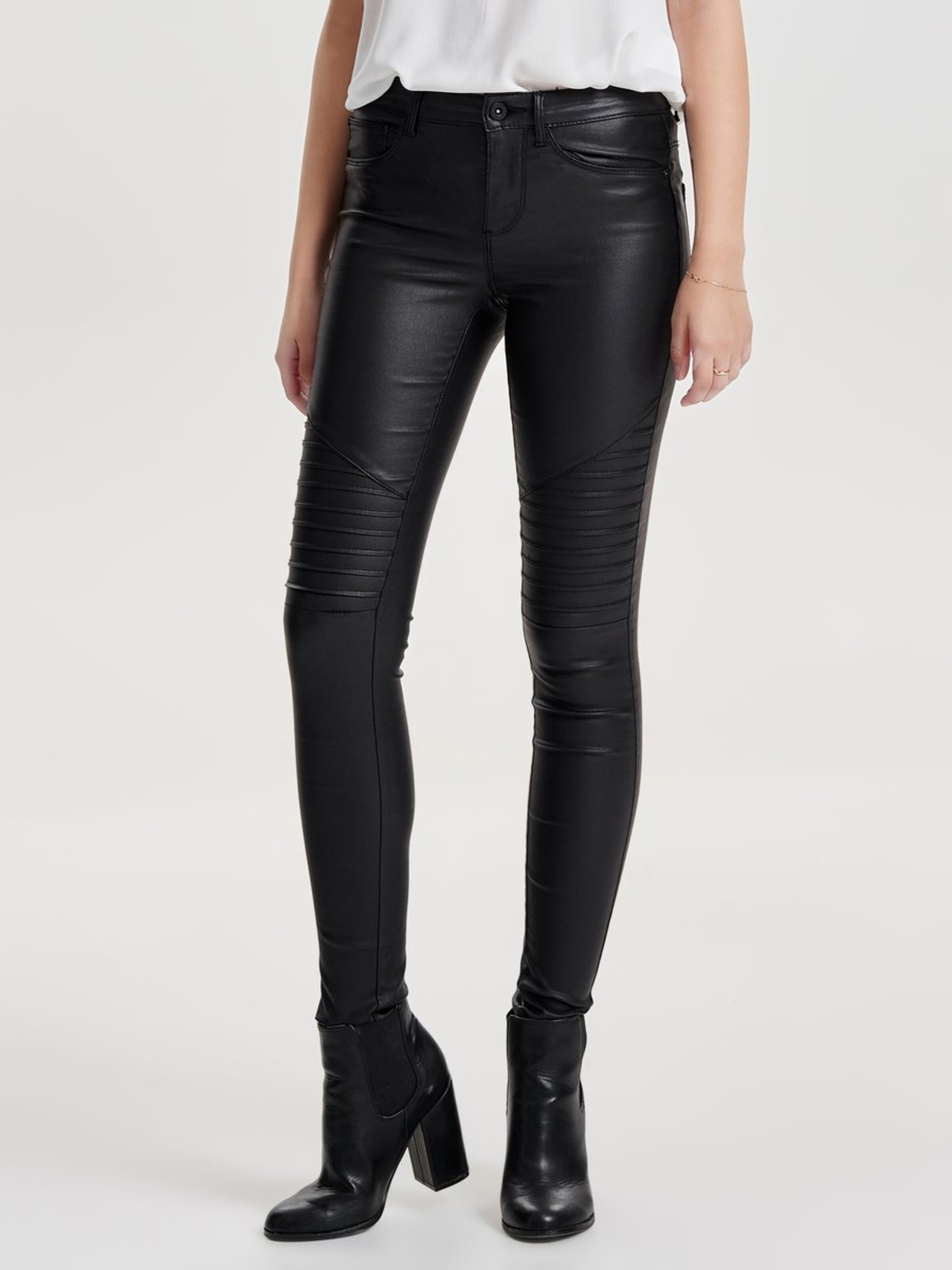 ONLY Kunstlederhose 'New Royal' in schwarz: Frontalansicht