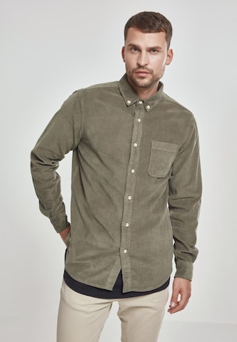 Coupe regular Chemise Urban Classics en vert : devant