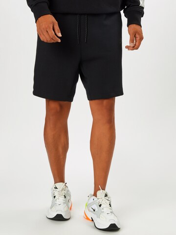 Nike Sportswear Regular Shorts in Schwarz: predná strana
