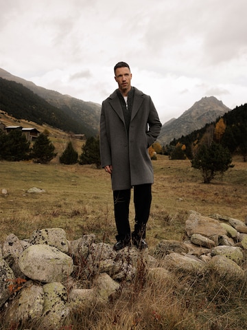 Minimalist Overcoat Look