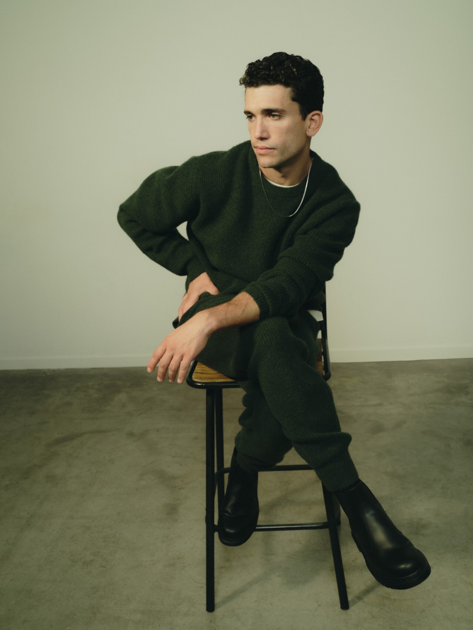 Vaivatonta pukeutumista Jaime Lorente co-created by ABOUT YOU