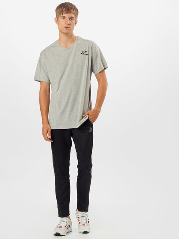 T-Shirt fonctionnel Reebok en gris