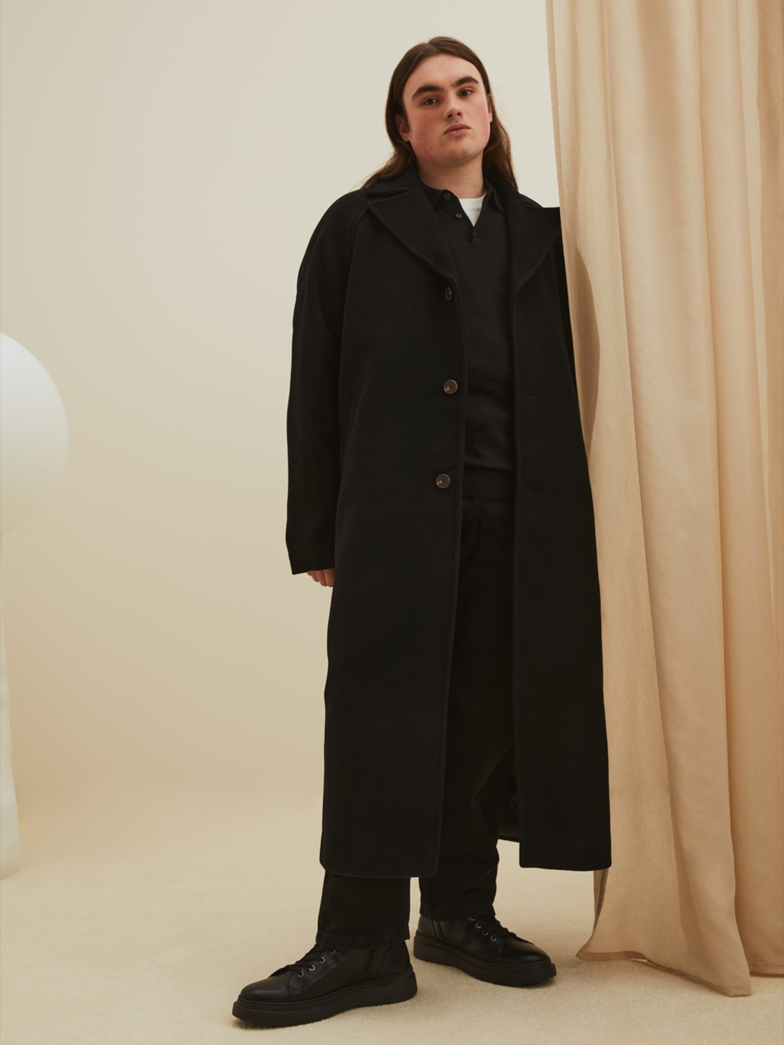 James A. - Classic All Black Coat Look