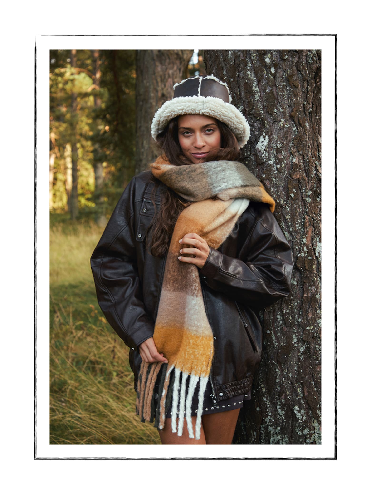 Accesorios de invierno al rojo vivo Ponle un toque de moda a los días más fríos