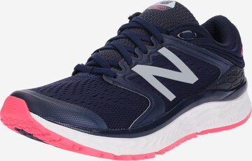 Chaussure de course new balance en bleu : devant