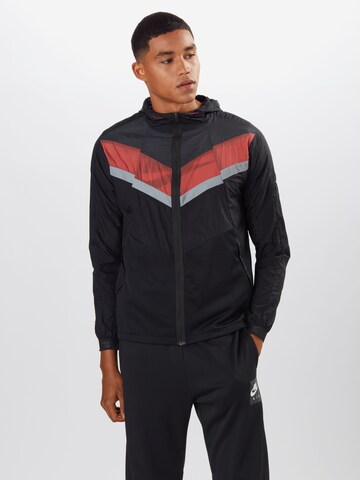 NIKE - Ajuste regular Chaqueta deportiva en negro: frente