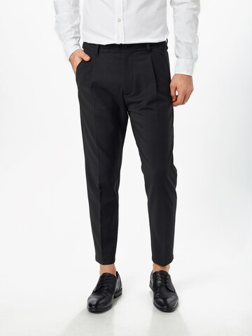 Regular Pantalon à plis 'Chasy' DRYKORN en noir : devant