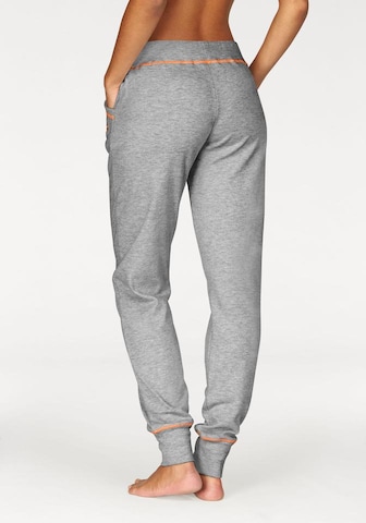 BENCH - Slimfit Calças em cinzento