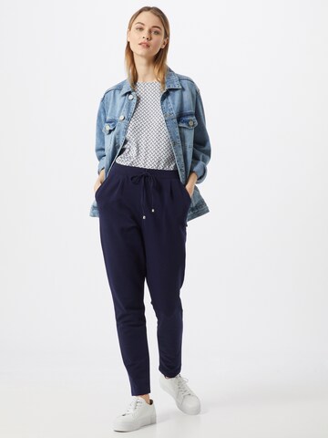 Tapered Pantaloni con pieghe 'Carina' di ABOUT YOU in blu