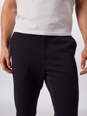 Coupe slim Pantalon chino 'Como' Les Deux en gris