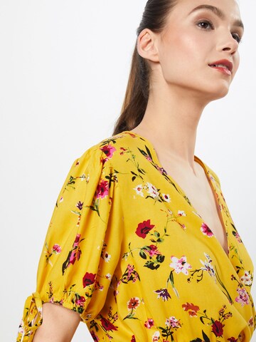 Boohoo - Blusa em amarelo