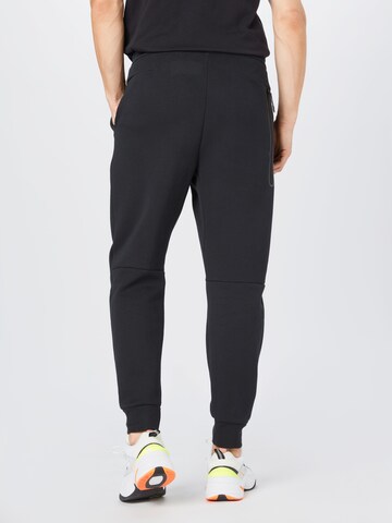 Tapered Pantaloni de la Nike Sportswear pe negru