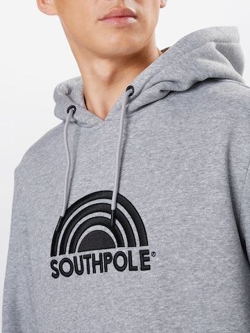 Sweat-shirt 'Halfmoon' SOUTHPOLE en gris