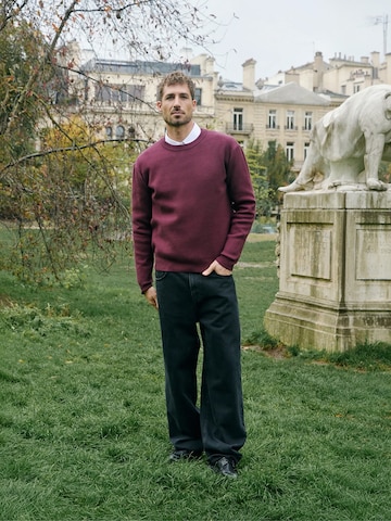 Preppy Burgundy Knit & Dark Jeans Look