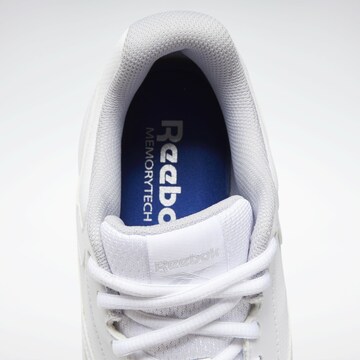 Baskets basses 'Walk Ultra 7 DMX Max' Reebok en blanc