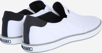 TOMMY HILFIGER - Sapatilhas slip-on em branco: atrás