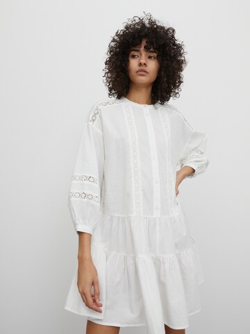 Abito camicia 'Despina' di EDITED in bianco: frontale