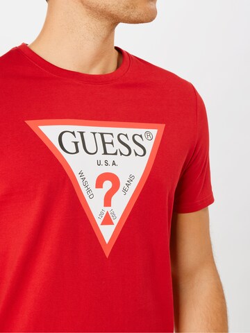 GUESS Regular fit T-shirt i röd