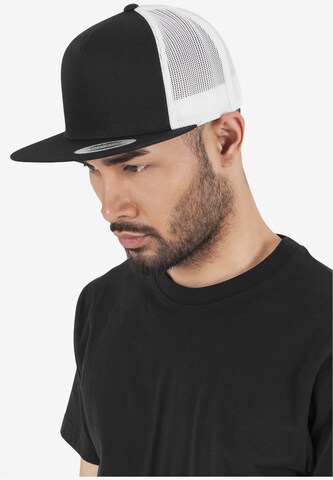 Casquette 'Classic' Flexfit en noir : devant