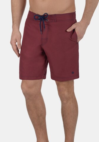 BLEND Badeshorts 'GOMES' in Rot: predná strana