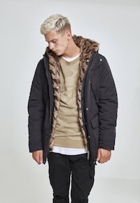 Urban Classics parka v černé barvě