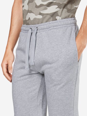 Urban Classics Regular Sweatshorts in Grau