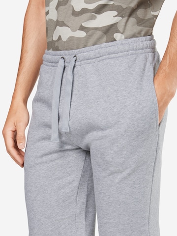 Urban Classics Regular Sweatshorts in Grau