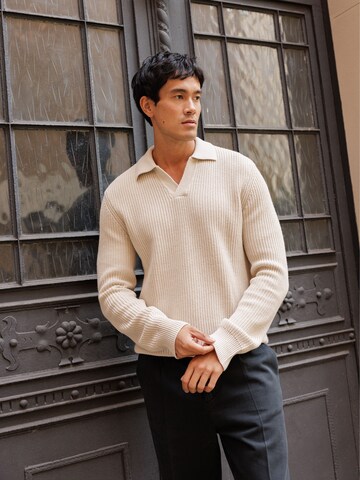 Smart Sandy Knit Sweatshirt Look