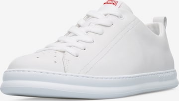 Baskets basses ' Runner ' CAMPER en blanc : devant