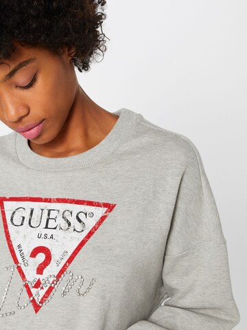 GUESS Sweatshirt in Grau