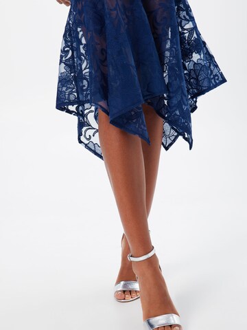 Robe de cocktail 'Chantelle' Love Triangle en bleu