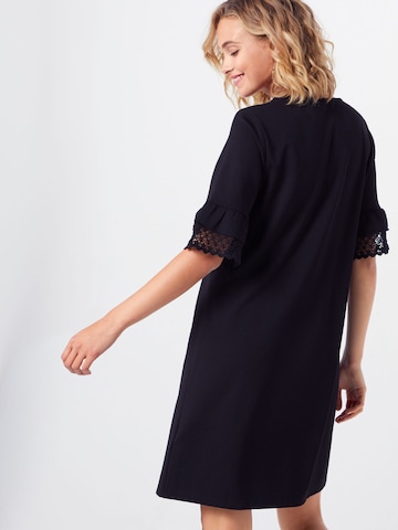 Robe 'Maischa' ABOUT YOU en noir : derrière