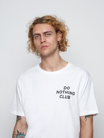 On Vacation Club Shirt 'Do Nothing Club' in Wit