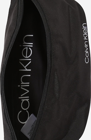 Calvin Klein Rumpetaske i svart