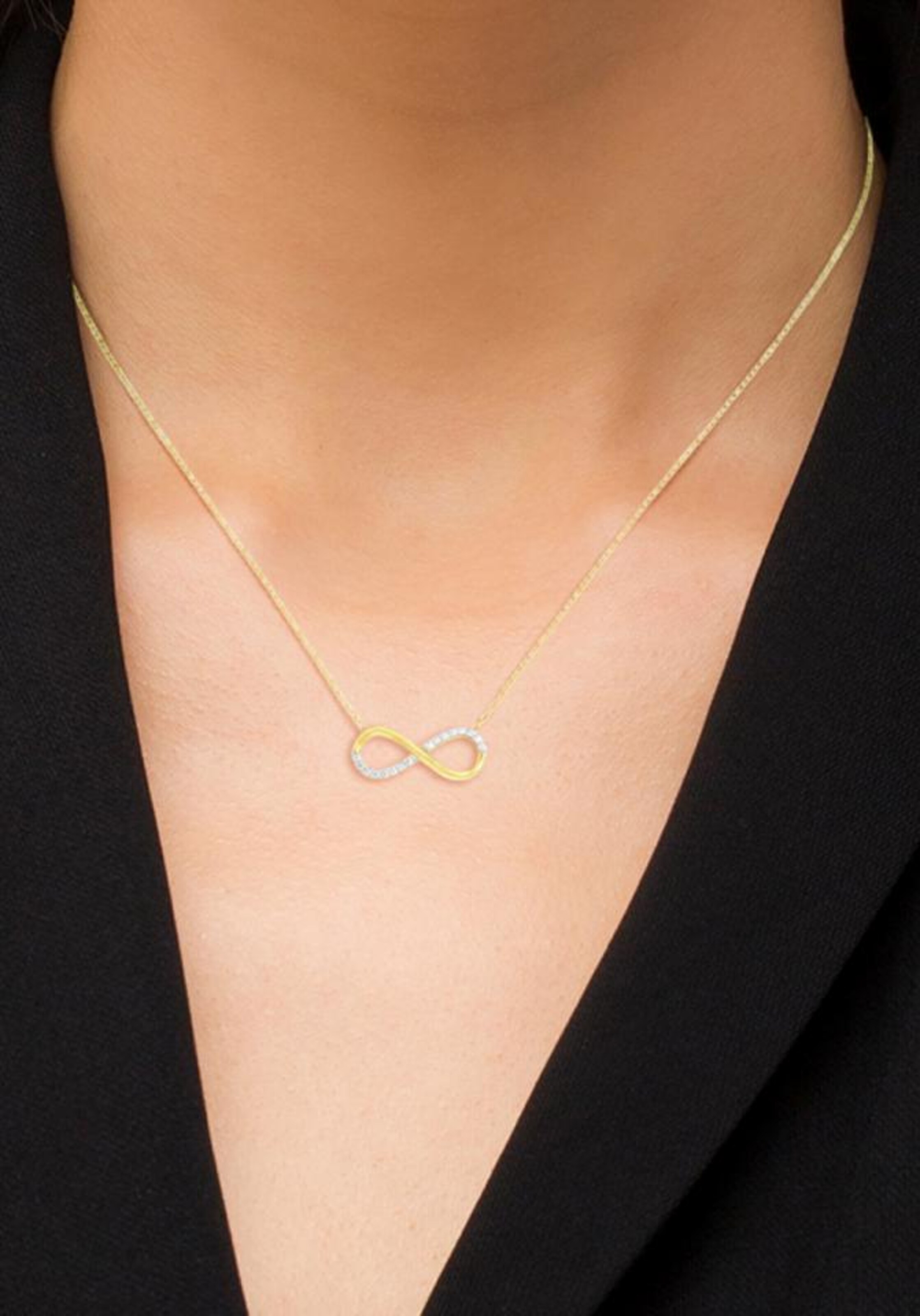 AMOR Necklace in Gold: front