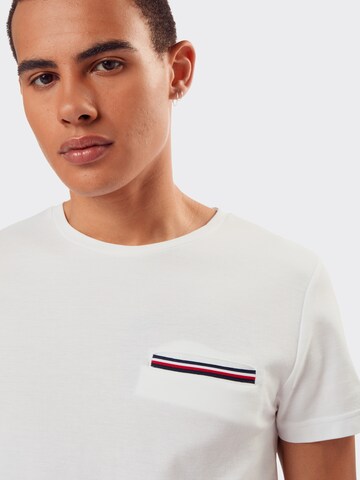 TOMMY HILFIGER T-Shirt in Weiß