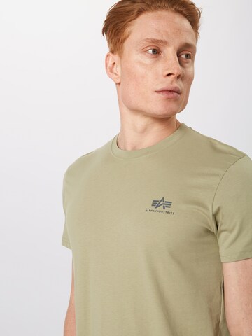 ALPHA INDUSTRIES Regular Fit T-Shirt in Grün