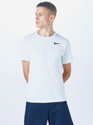 NIKE Klasický střih Funkční tričko – bílá: přední strana