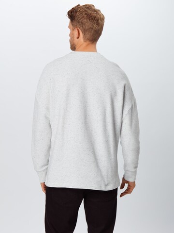 Sweat-shirt Urban Classics en gris : derrière