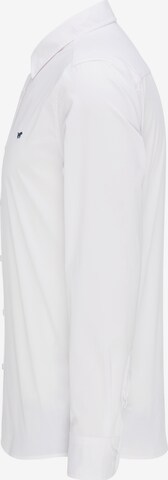 Fit confort Chemise 'Casper' MUSTANG en blanc