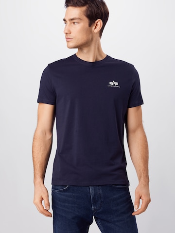 Coupe regular T-Shirt ALPHA INDUSTRIES en bleu : devant