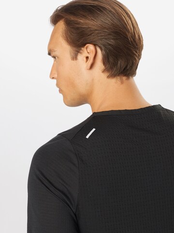 NIKE Regular Fit Sportshirt 'Rise 365 Trail' in Schwarz