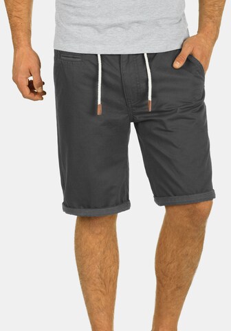 regular Pantaloni chino 'Kaito' di BLEND in grigio: frontale
