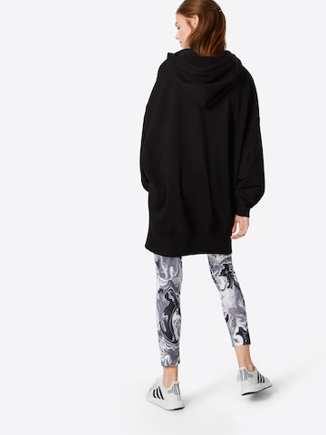 Urban Classics Sweatshirt in Zwart: terug