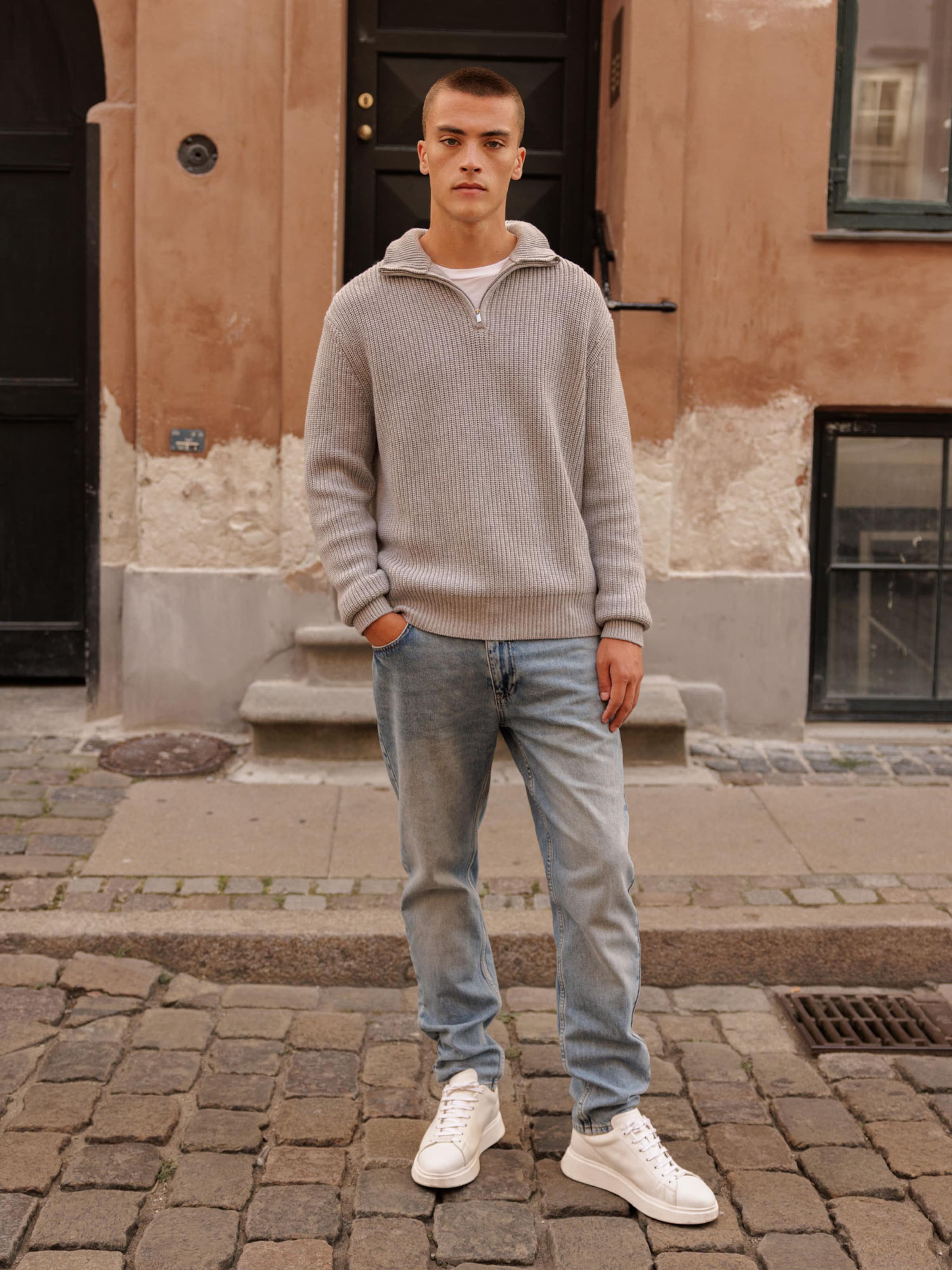 George - Gray Sweater And Jeans Look