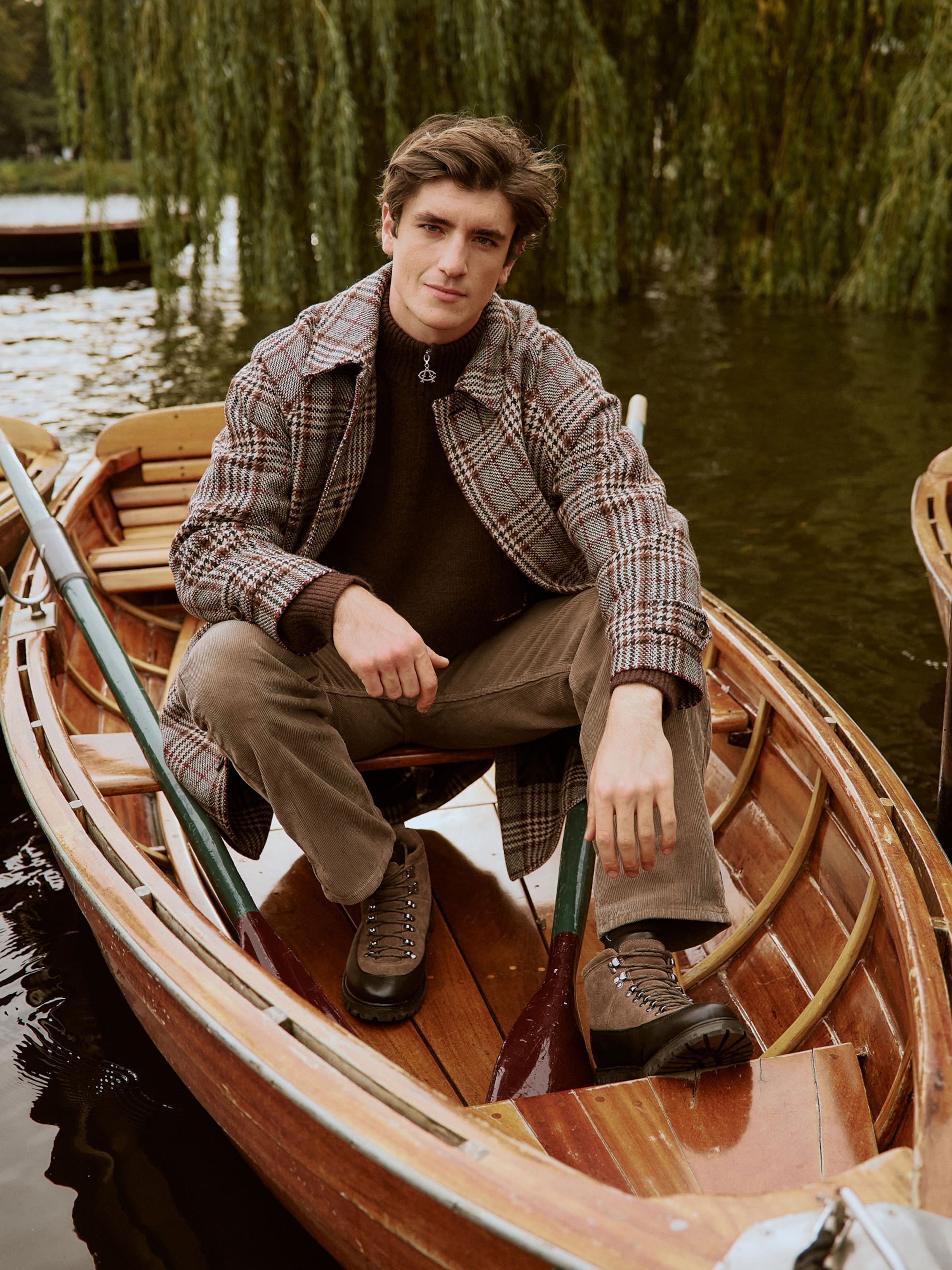 Amin - Checkered Coat And Brown Knit Look