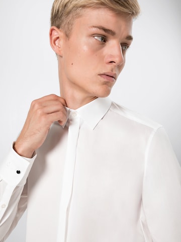 OLYMP Přiléhavý střih Společenská košile 'Soiree' – bílá